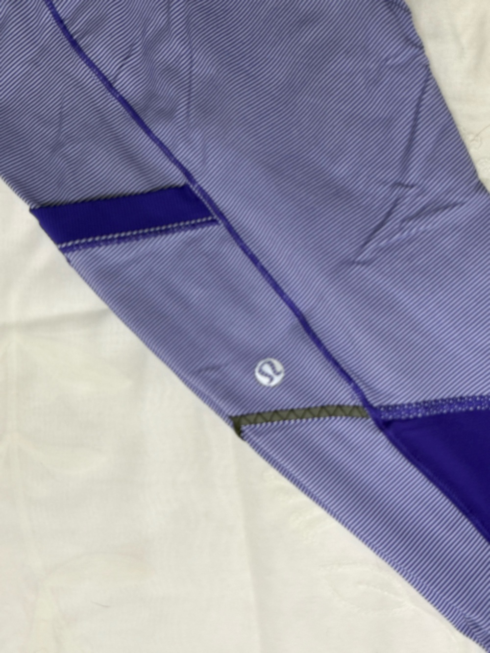 Lululemon Athletica Cropped Leggings - Picture 6 of 7